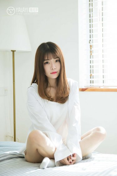 吊带泳衣加三角裤