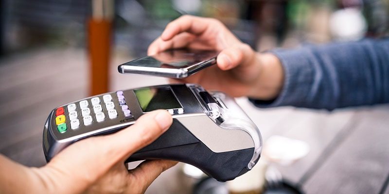 mobile-payment-on-card-reader-800x400-1.jpeg
