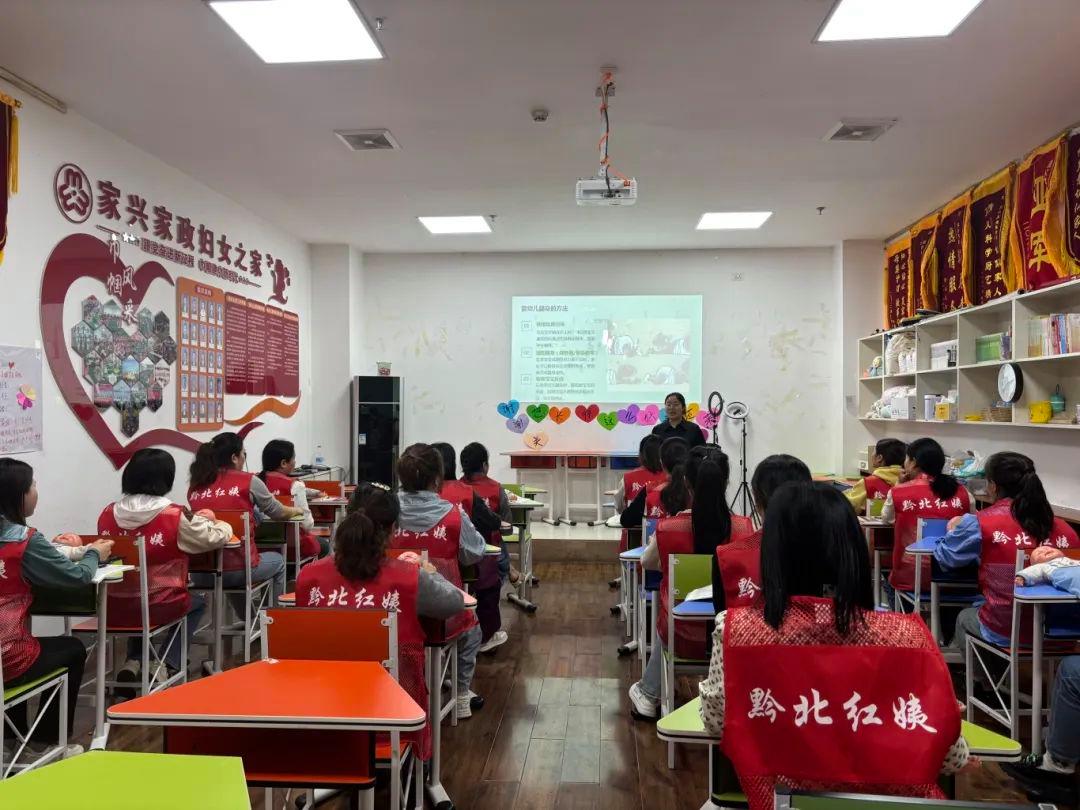汇川区：家政服务业为群众铺就增收“幸福路”